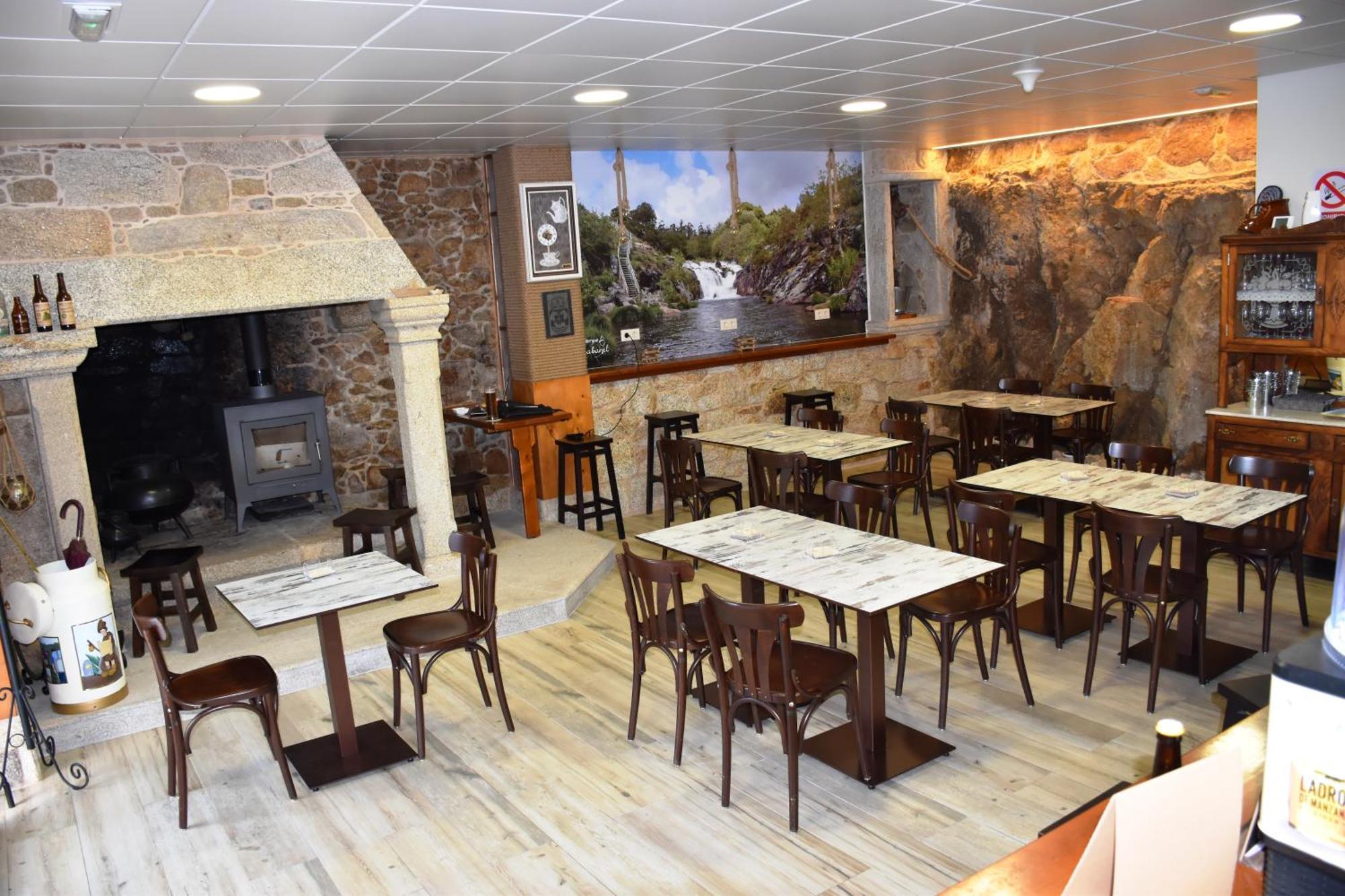 O Cabanel Albergue-Bar Villastose Zewnętrze zdjęcie